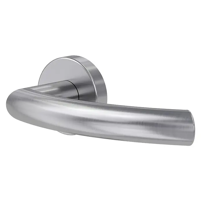 Diamond Doors Classic Zimmertürgarnitur Wisconsin - Stärke Tür: 40 mm - 45 mm, Edelstahl, L-Form, Edelstahl matt - Eine Nahaufnahme eines modernen, silberfarbenen Türgriffs mit einer runden Rosette vor einem schwarzen Hintergrund. Hochwertiges Design.