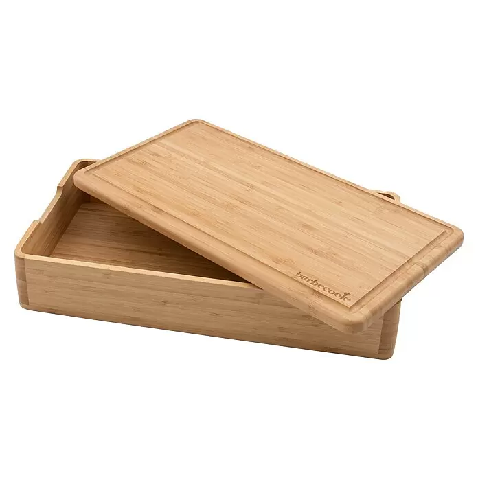 Barbecook Schneidebrett-Set - L x B x H: 46 x 25 x 9,4 cm, Holz - Barbecook Bambus-Schneidebrett mit Saftrille, teilweise eine passende rechteckige Bambus-Servierbox abdeckend.