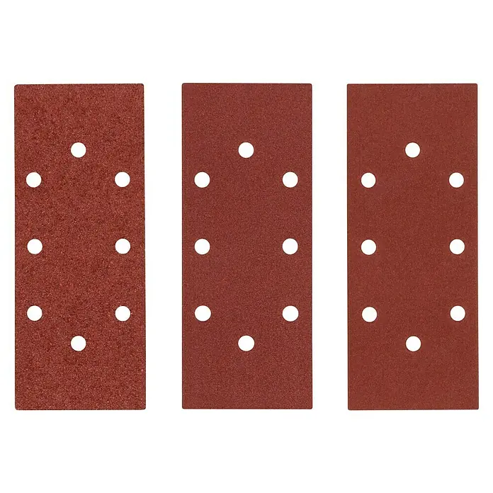 Craftomat Schleifstreifen Sparpack - 230 x 93 mm, 25 -tlg. - Ansicht von drei Schleifpapieren mit Löchern auf schwarzem Hintergrund. Sie sind für die Verwendung mit einem Schleifer und zum Schleifen von Oberflächen gedacht.