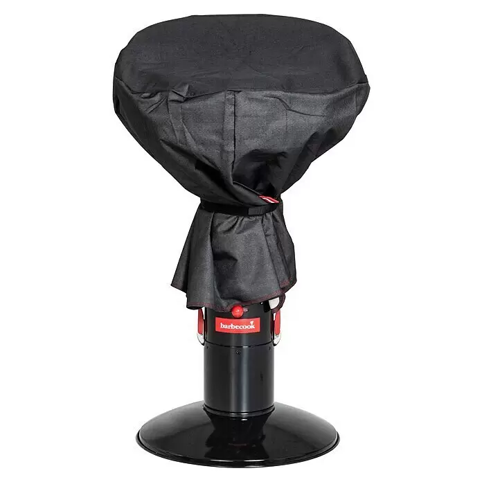 Barbecook Grill-Schutzhülle - Polyester, L x B x H: 66 x 66 x 67 cm - Schwarzer Grill mit schwarzer Stoffabdeckung auf schwarzem Pedestal. Rote Akzente sind sichtbar.