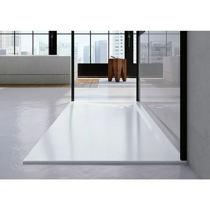 Kaldewei Duschwannen-Set Superplan 1824-5 - L x B: 70 x 120 cm, Stahl, Weiß, Wannenträger, Extraflach - Klares Bild einer modernen, weißen Duschwanne mit minimalistischem Design und schwarzen Akzenten in einem stilvollen Badezimmer.