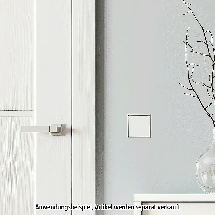 Jung LS 990 Abdeckrahmen LS981WW - Alpinweiß, 1-fach, Kunststoff - Nahaufnahme eines modernen, quadratischen Lichtschalters an einer Wand neben einer Tür.