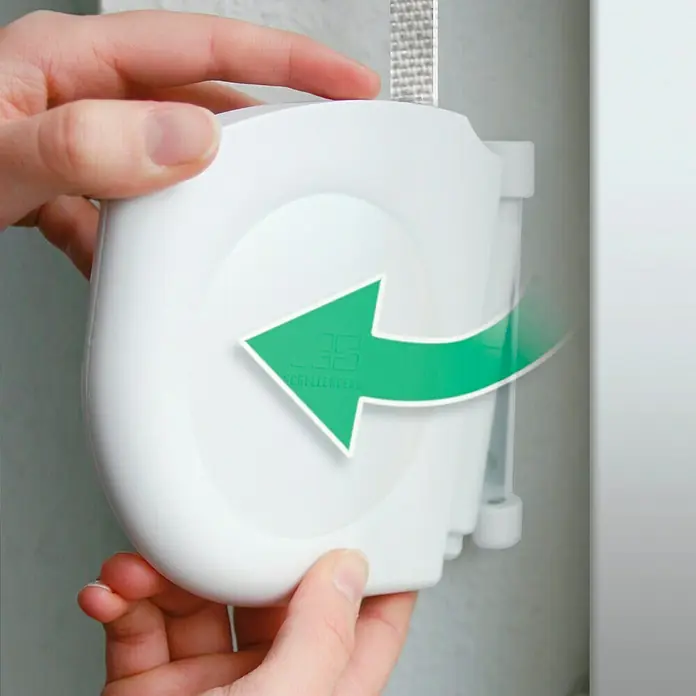 Recogedor de cinta de persiana - Anchura de la correa: 14 mm - Primer plano de una cubierta de enrollador de persiana SCHELLENBERG con una flecha verde que indica el movimiento de rotación.