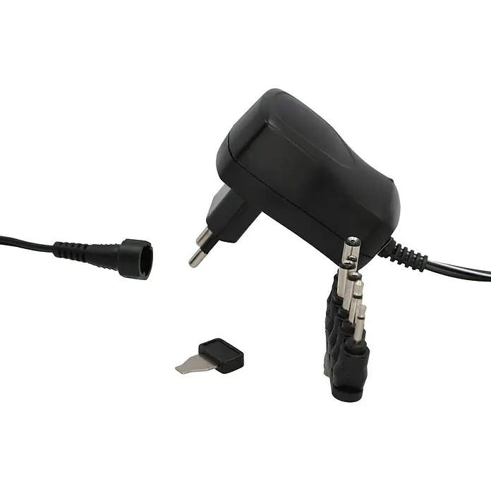 Profi Depot Universal-Netzteil 3-12 V - Schwarz, Max. Leistung: 7,2 W - Das Bild zeigt ein Netzteil mit verschiedenen Aufsätzen, die an das Gerät angeschlossen werden können, um unterschiedliche Geräte aufzuladen.