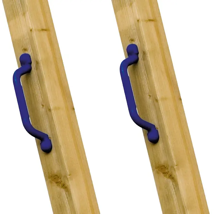 Karibu Handgriff - Kunststoff - Nahaufnahme von zwei blauen Haltegriffen an einer hellen Holzoberfläche, ideal für Spielplatzgeräte.\n