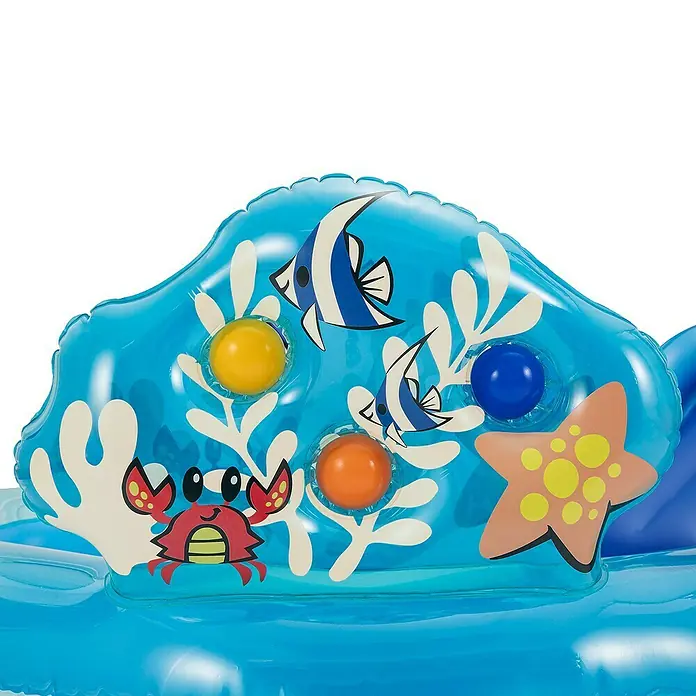 Funsicle Planschbecken Play Center WalMehrfarbig - Nahaufnahme eines aufblasbaren Schwimmbeckens mit farbenfrohen Meeresmotiven und interaktiven Elementen für Kinder.