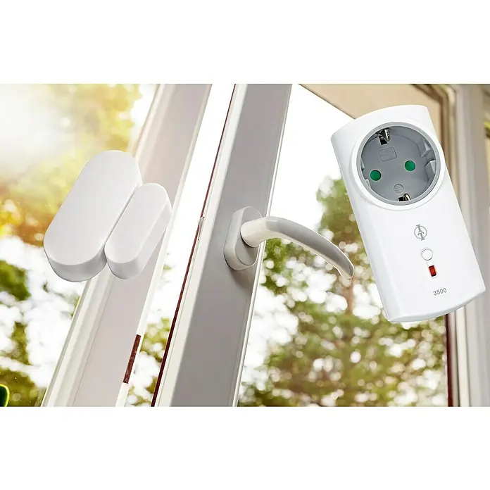 Intertechno Funk-Magnetschalter ITM-200 Set mit Funk-Zwischenstecker ITLR-2300 - Weiß - Dieses Bild zeigt ein Smart Home Starter Set mit einem Fenstersensor und einer smarten Steckdose, ideal für die Heimautomation.