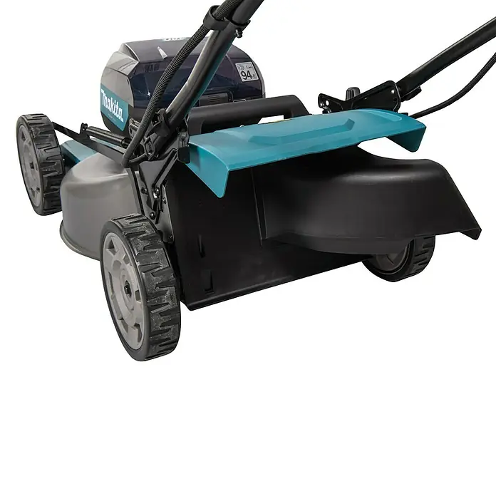 Makita XGT 40V max. Akku-Rasenmäher LM001GT204 - 40 V, 2 Akkus, 5 Ah, Schnittbreite: 48 cm - Nahaufnahme eines Makita Rasenmähers. Der Rasenmäher ist mit einem Grasfangkorb und Rädern ausgestattet.