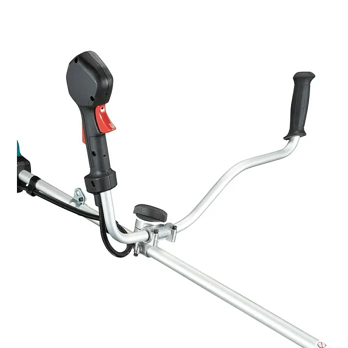 Makita XGT 40V max. Akku-Motorsense UR016GZ - 40 V, Ohne Akku, Schnittbreite Messer: 230 mm - Nahaufnahme des Griffs einer Makita Motorsense, der ergonomisches Design und rote Bedienelemente für komfortable Handhabung bietet.