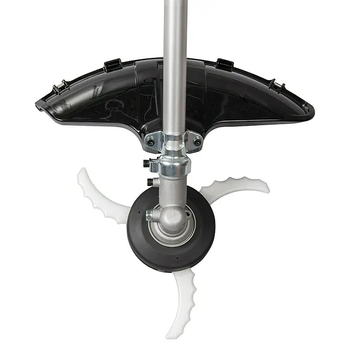 Makita XGT 40V max. Akku-Motorsense UR016GZ - 40 V, Ohne Akku, Schnittbreite Messer: 230 mm - Nahaufnahme des Schneidkopfes eines Rasentrimmers mit Kunststoffmessern und Schutzvorrichtung, ideal für präzise Gartenarbeit.