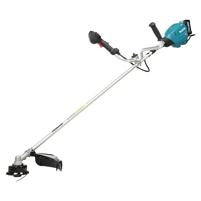 Makita XGT 40V max. Akku-Freischneider DUR013GT204 - 40 V, 5 Ah, 2 Akkus - Akkubetriebener Makita Rasentrimmer in hellem Design. Ideal für präzise Rasenpflege, ermöglicht kabelloses Arbeiten im Garten.