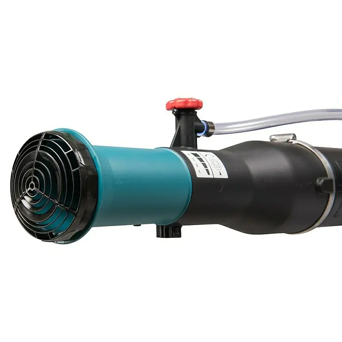 Makita XGT 40V max. Akku-Sprühgerät PM001GZ01 - 40 V, Ohne Akku, 15 l - Nahaufnahme eines Teichbelüfters mit schwarzem Schutzgitter, blaugrünem Gehäuse und rotem Einstellknopf, ideal für die Sauerstoffversorgung.