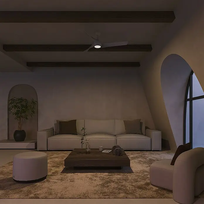 Arte confort Ventilador de techo Doha - Blanco, 132 cm, 35 W, Blanco cálido - Salón con sofá beige, sillón y alfombra. Las vigas de madera oscura en el techo añaden calidez al espacio.