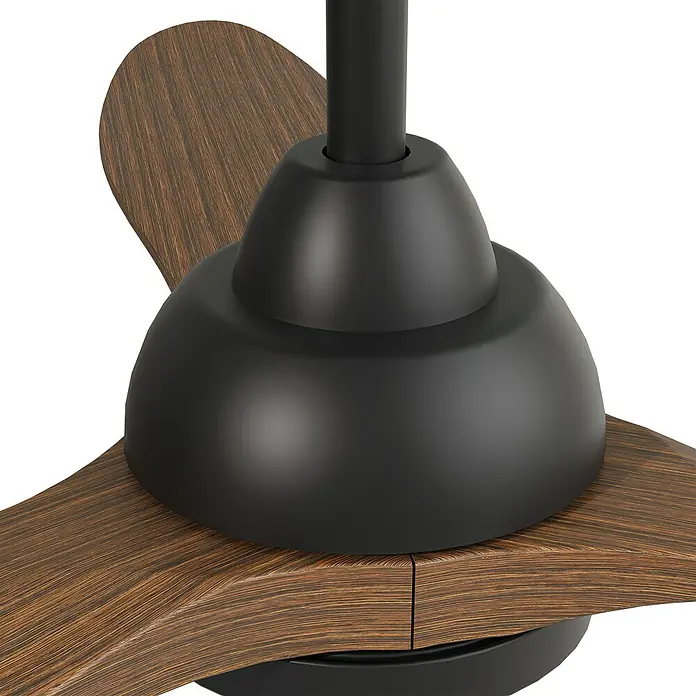 Arte confort Ventilador de techo Kenia - Roble negro, 132 cm, 34 W, Blanco cálido - Primer plano de un ventilador de techo con palas de madera y un elegante montaje negro, que combina elegancia y funcionalidad.