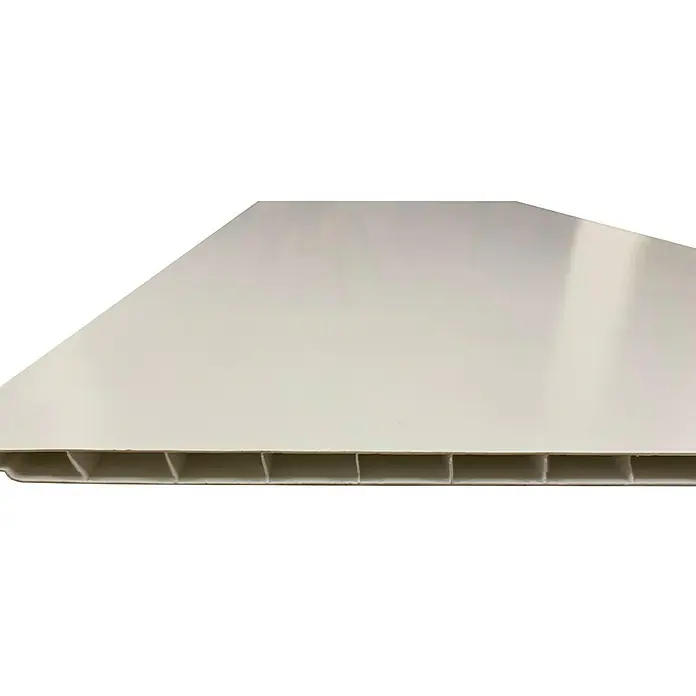 Bariperfil Revestimiento de pared de PVC Blanco - 260 x 33,3 cm, Blanco - Primer plano de un panel de plástico corrugado blanco que muestra su estructura y textura únicas.