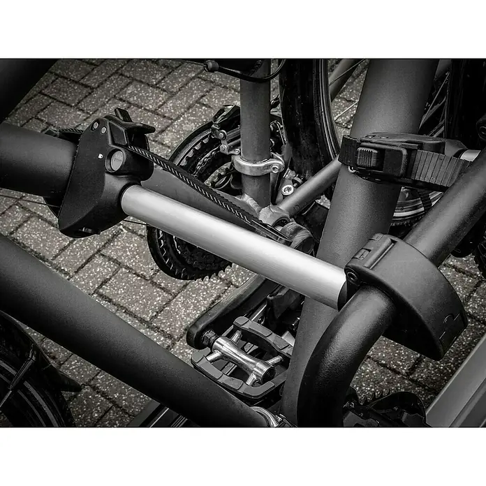 Eufab Rahmenhalter - Lang, Durchmesser: 3 cm - 10 cm, Länge: 32 cm - Detailansicht eines Fahrradträgers mit Fokus auf Befestigungsmechanismen und Rahmen, ideal für den Transport von Fahrrädern.