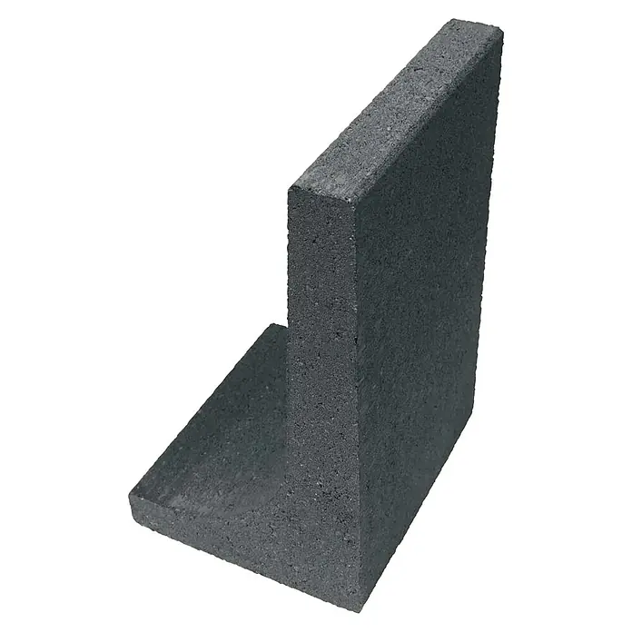 Christoph L-Stein - Anthrazit, 33 x 30 x 60 cm, Stärke: 4,3 cm - Nahaufnahme eines grauen Beton-Bordsteins in L-Form, der für Garten- oder Landschaftsbauprojekte geeignet ist.