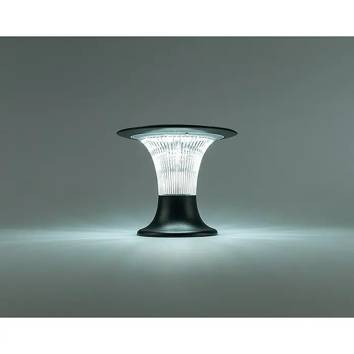Garza Goliat Sobremuro solar LED con sensor - 3.000 K - 4.000 K, 2.200 lm, IP65 - Elegante lámpara solar con iluminación LED. La lámpara es negra y proporciona una luz blanca y brillante para exteriores.