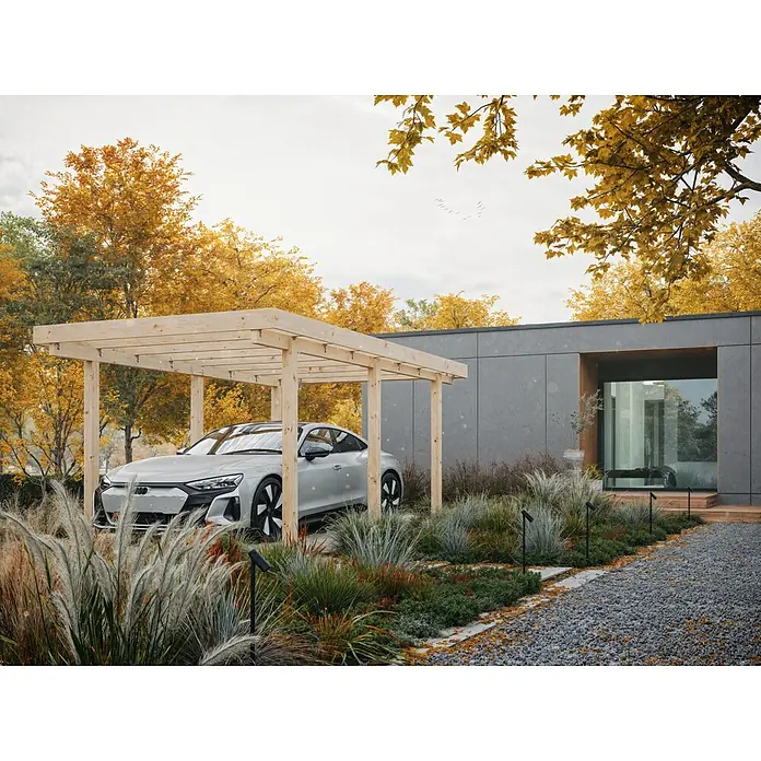 Joda Carport Frankfurt - Außenmaß inkl. Dachüberstand (B x T): 3,04 x 5,1 m, Natur - Eine elegante, silberne Audi e-tron GT unter einem hölzernen Carport, eingebettet in herbstliche Farben und moderne Architektur.
