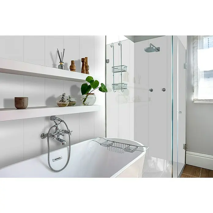Bariperfil Revestimiento de pared de PVC Blanco - 260 x 33,3 cm, Blanco - Cuarto de baño luminoso con bañera blanca, estantes y cabina de ducha, que ofrece un ambiente relajante.