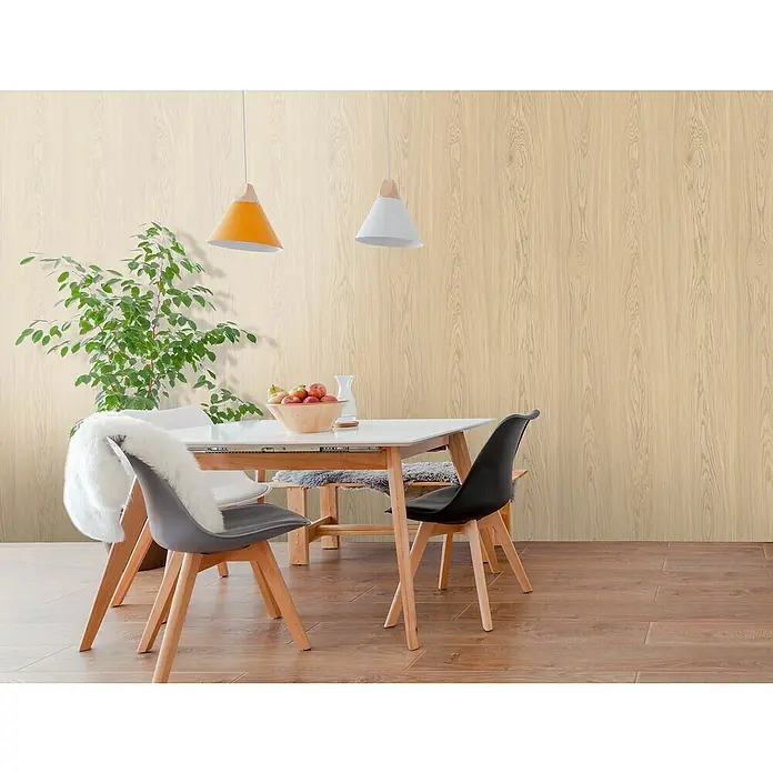 Bariperfil Revestimiento de pared de PVC Roble Ambar - 260 x 33,3 cm, Roble Ambar - Un comedor con una mesa, sillas, una planta y dos lámparas colgantes, creando un ambiente cálido y acogedor.