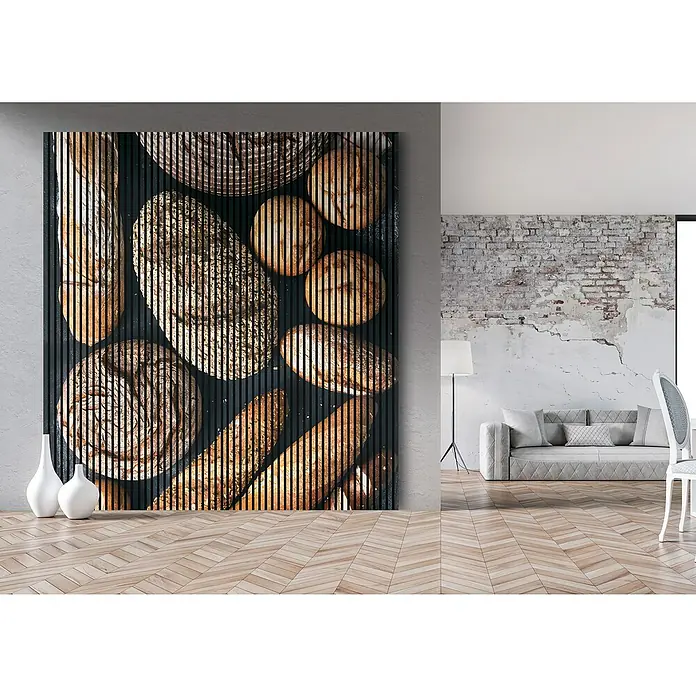 Akustikpaneel - L x B x H: 2.400 x 2.253 x 19 mm, Schwarz/Braun, Brot 01 - Ein Wandbild mit Brot-Motiv und vertikalen Streifen hängt an der Wand und verleiht dem Raum eine moderne und kulinarische Note.