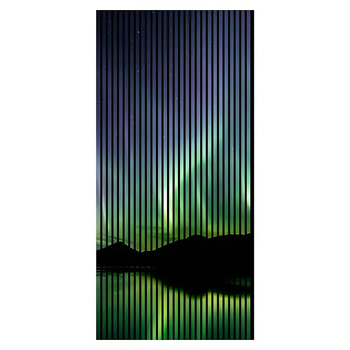 Akustikpaneel - L x B x H: 2.400 x 1.133 x 19 mm, Violett/Schwarz/Grün, Aurora 01 - Das Bild zeigt einen faszinierenden Nordlichtblick durch vertikale Linien, die das Lichtspiel und die natürliche Schönheit hervorheben.