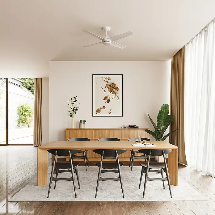 Arte confort Ventilador de techo Tirana - Blanco, 122 cm, 35 W, Blanco cálido - Comedor con mesa de madera clara, sillas negras y un aparador bajo una obra de arte. Un ventilador de techo garantiza la circulación del aire.