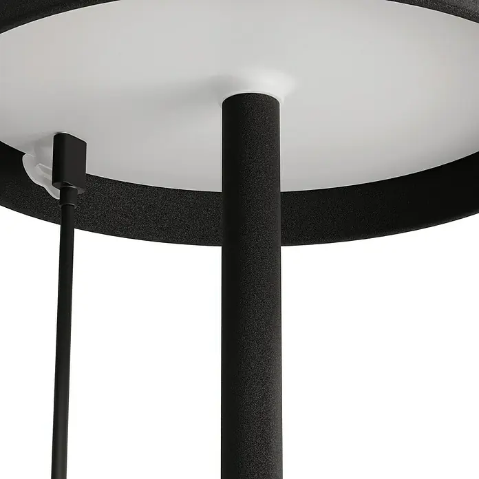 Starlux Paola Akku-Tischleuchte - 3 W, L x B x H: 11 x 11 x 36 cm, Schwarz, Warmweiß - Nahaufnahme einer eleganten, modernen Stehleuchte mit einem schlanken, schwarzen Ständer und einem runden, weißen Lampenschirm.