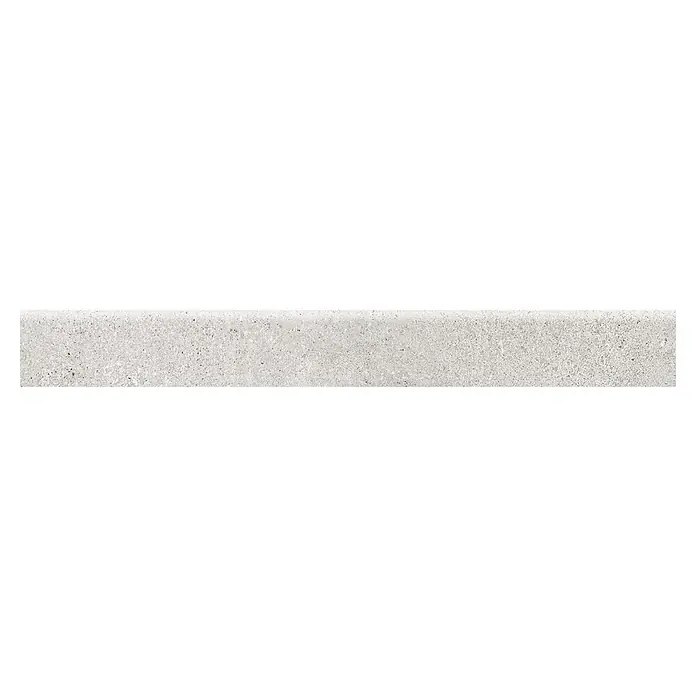 Sockelfliese Usedom - 7 x 60 cm, Grau, Matt - Nahaufnahme einer dezenten, hellgrauen Wandfliese mit feiner, gesprenkelter Textur, ideal für moderne Innenräume.
