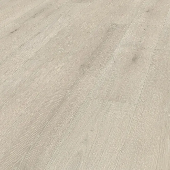 Parador Designbodenmuster Modular ONE Eiche Urban weiß - 200 x 194 x 8 mm, Landhausdiele - Nahaufnahme eines hellen Holzfußbodens, der eine natürliche und moderne Ästhetik für jeden Raum bietet. Perfekt für ein stilvolles Zuhause.