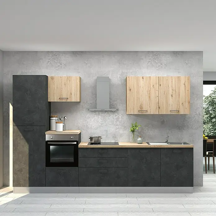 Marinelli Cucine Vormontierte Küchenzeile Micol - Breite: 330 cm, Betonoptik, Mit Elektrogeräten - Eine moderne Küche mit dunklen Unterschränken, hellen Oberschränken und einer Dunstabzugshaube vor einer grauen Wand.
