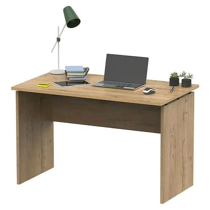 Muebles Pitarch Teide Mesa de escritorio - L x An x Al: 68 x 120 x 76 cm, Roble Gold - Un escritorio moderno de madera con lámpara, portátil y material de oficina. Ideal para el estudio o la oficina en casa.