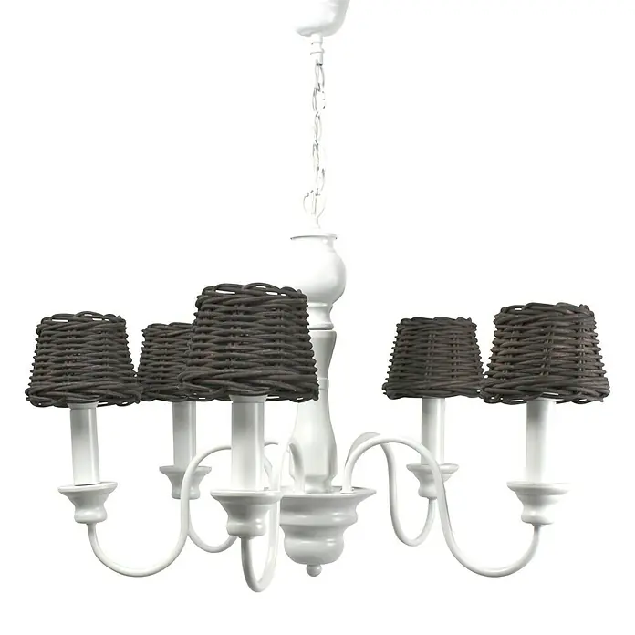 Home Sweet Home Lampenschirm Roseau - 12,5 cm, Dunkelbraun, Rattan, Oval - Ein dekorativer weißer Kronleuchter mit fünf geflochtenen Lampenschirmen, der einen rustikalen Charme versprüht. Die filigrane Gestaltung betont die Ästhetik.