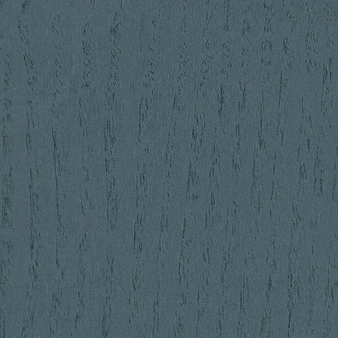swingcolor Premium Holzlasur - Taubengrau, 750 ml, Seidenglänzend - Nahaufnahme einer Holzoberfläche in Blau, ideal für Texturen & Hintergründe. Die feine Maserung macht es ideal für Designprojekte.