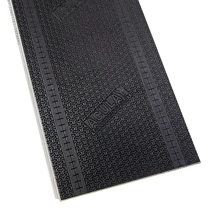 Vinylboden SPC Silent - Takeda Eiche, Landhausdiele, 1.220 x 229 x 5,3 mm - Nahaufnahme einer ACULAY Akustikdämmplatte mit feiner Textur und seitlicher Produktbeschriftung.