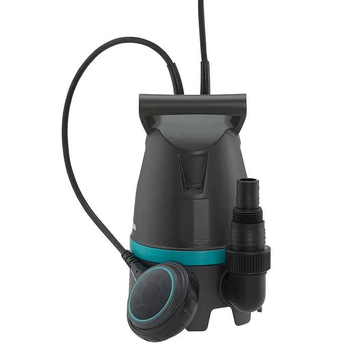 Gardena Schmutzwasserpumpe 10500 Basic Hochwasser-Set - 400 W, Max. Fördermenge: 10.500 l/h, Eintauchtiefe: 7 m - Abgebildete Gardena Schmutzwasser-Tauchpumpe mit Kabel und Schwimmerschalter. Ideal zum Abpumpen von Schmutzwasser aus Teichen und Baugruben.