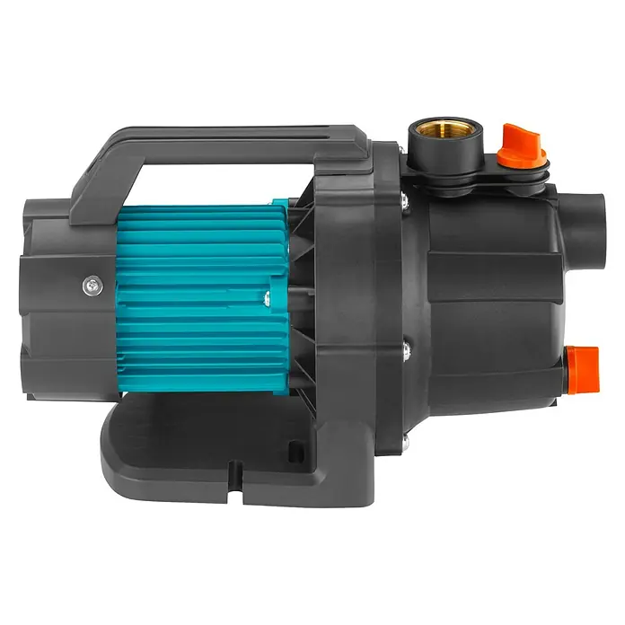 Gardena Gartenpumpe 3000/4 Basic - 600 W, Max. Fördermenge: 3.000 l/h - Das Bild zeigt eine Bewässerungspumpe in Grau, Schwarz, Türkis und Orange. Sie ist ideal für die Gartenbewässerung.