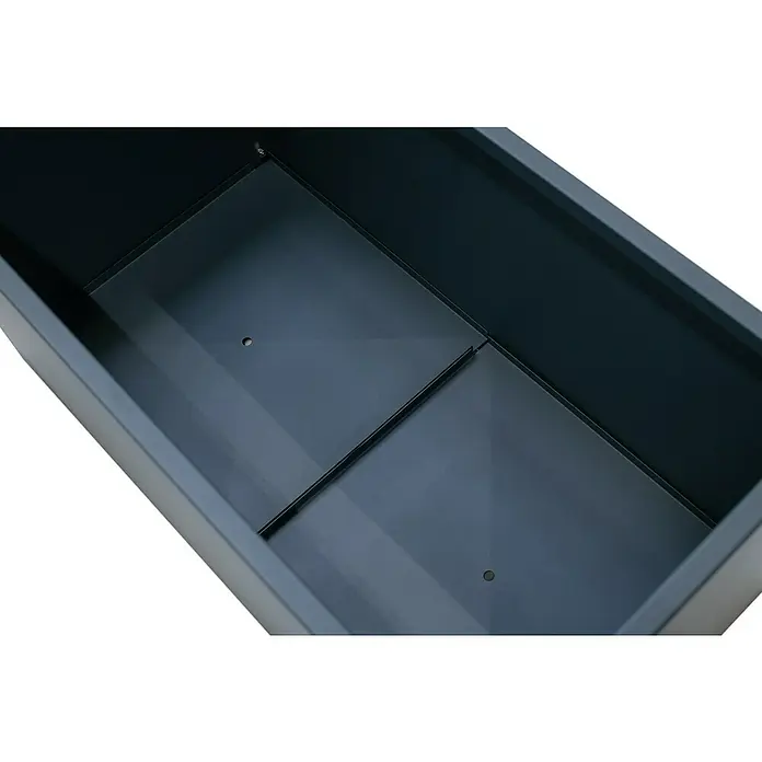 Herstera Garden Pflanzkasten Cube - Außenmaß (L x B x H): 100 x 50 x 50 cm, Metall, Anthrazit - Nahaufnahme eines rechteckigen, dunkelblauen Pflanzgefäßes mit einem Drainagesystem, das für den Außenbereich konzipiert wurde.