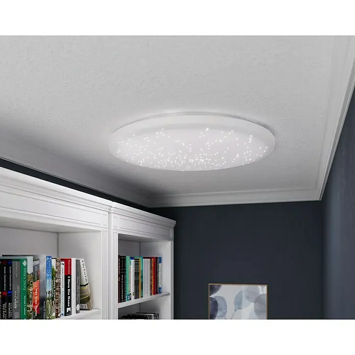 Tween Light LED-Deckenleuchte rund Skyler Star RGBW - 80 W, Ø x H: 74 x 10 cm, Weiß, RGBW - Moderne Deckenleuchte mit Sternenhimmel-Effekt, die jedem Raum ein stilvolles Ambiente verleiht und für eine angenehme Beleuchtung sorgt.