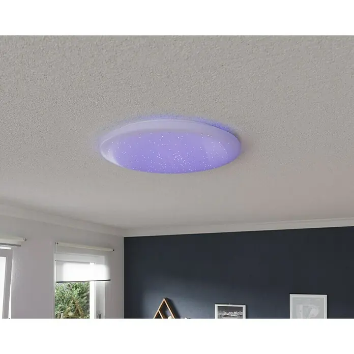 Tween Light LED-Deckenleuchte rund Skyler Star RGBW - 80 W, Ø x H: 74 x 10 cm, Weiß, RGBW - Eine moderne LED-Deckenleuchte mit Sterneneffekt, die ein stimmungsvolles, farbiges Licht erzeugt und für eine angenehme Atmosphäre sorgt.