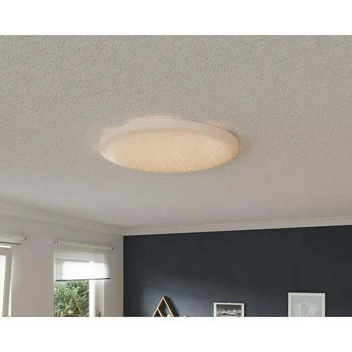 Tween Light LED-Deckenleuchte rund Skyler Star RGBW - 80 W, Ø x H: 74 x 10 cm, Weiß, RGBW - Deckenleuchte mit Sternenhimmel-Effekt für eine angenehme Atmosphäre. Das Design ist modern und passt zu vielen Einrichtungsstilen.