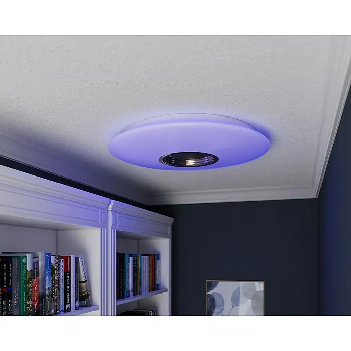 Tween Light LED-Deckenleuchte rund - 24 W, Weiß, RGBW - Nahaufnahme einer modernen Deckenleuchte mit farbigen LED-Akzenten, die eine stimmungsvolle Beleuchtung erzeugt.
