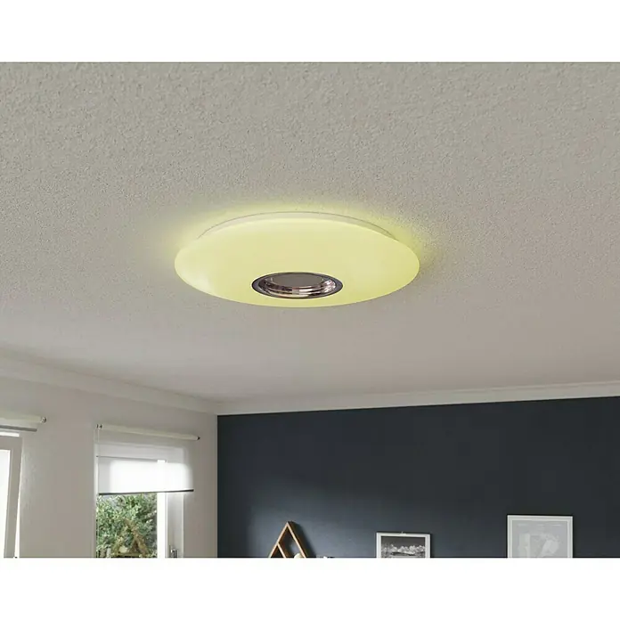 Tween Light LED-Deckenleuchte rund - 24 W, Weiß, RGBW - Nahaufnahme einer modernen Deckenleuchte mit LED-Beleuchtung, die ein warmes, einladendes Licht in einem Raum erzeugt.