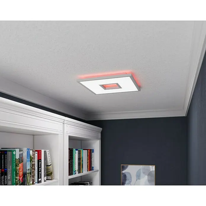 LED-Deckenleuchte Ellia - 24 W, L x B x H: 45 x 45 x 5 cm, Weiß, RGB - Nahaufnahme einer modernen, quadratischen LED-Deckenleuchte mit roter Umrandung, die ein stilvolles Ambiente in den Raum bringt.