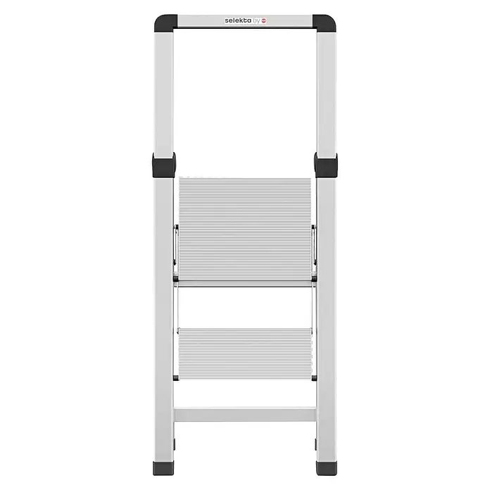 Hailo Doppel-Stehleiter DK40 2-stufig - Anzahl Tritte: 4 Stk., Arbeitshöhe: 240 cm, Belastbarkeit: 150 kg, Aluminium - Abgebildete silberne Trittleiter von Selektra by. Sie hat zwei Stufen und einen Haltebügel.