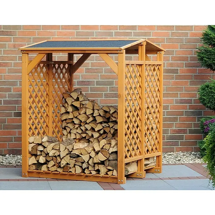 Promadino Kaminholzregal - 120 x 118 x 148 cm, Holz, Braun - Ein Holzregal aus Holz mit dunklem Dach, gefüllt mit Holzscheiten, steht vor einer Ziegelwand.