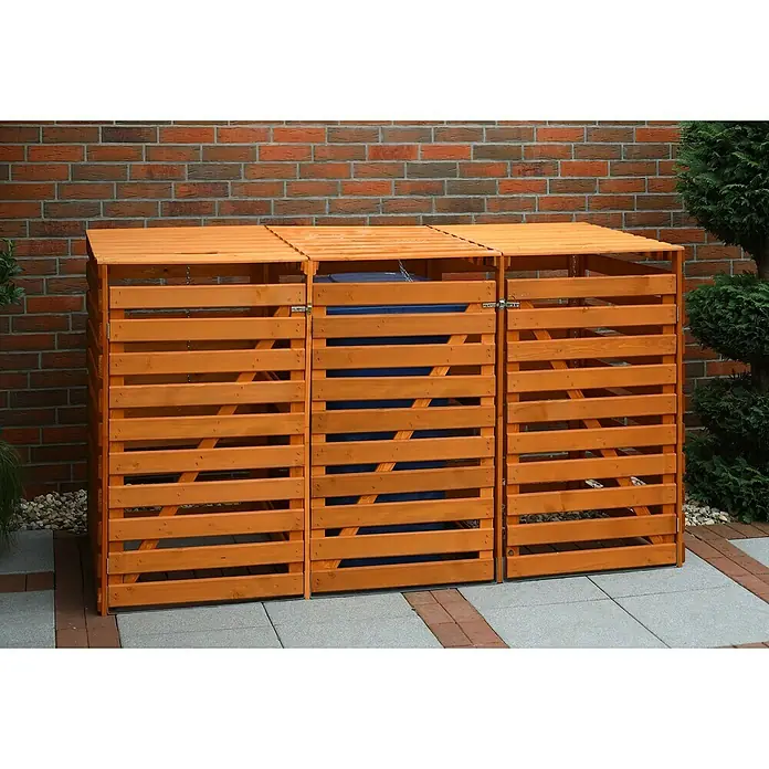 Promadino Mülltonnenbox Variov -  - Stilvolle Mülltonnenbox aus Holz mit drei Fächern vor einer Backsteinmauer. Ideal zur diskreten Aufbewahrung von Abfallbehältern im Außenbereich.