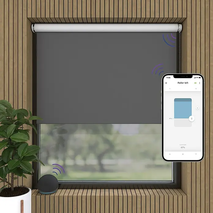 Verdunkelungsrollo Elektrisch - B x H: 110 x 190 cm, Grau, Uni - Intelligentes Rollo mit Smartphone-App zur Steuerung. Das Rollo ist grau und wird über eine App und einen Smart Speaker bedient.