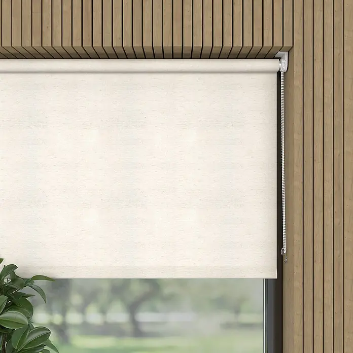 Expo Ambiente Rollo Mini - B x H: 45 x 150 cm, Leinen, Uni, Tageslichtdurchlässig - Nahaufnahme einer beigen Rolllade vor einem Fenster, die eine Kombination aus Funktionalität und modernem Design zeigt.